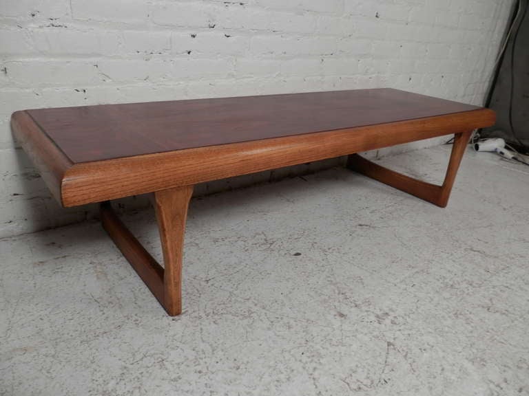 Coffee Table By Lane In Excellent Condition In Brooklyn, NY