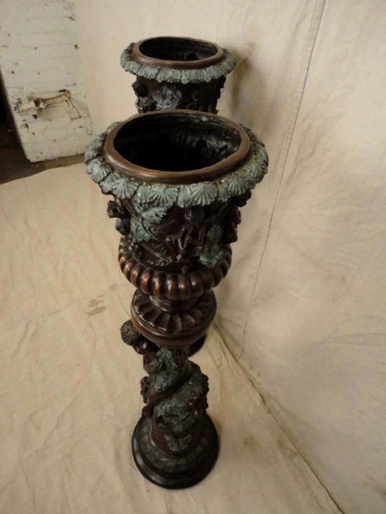 Pair of Detailed Pillars In Bronze In Good Condition In Brooklyn, NY