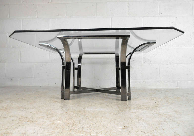 This vintage chrome and glass coffee table features a uniquely cut piece of top class, and a sturdy, well-designed base makes a perfect addition to home or business seating area. Please confirm item location (NY or NJ).