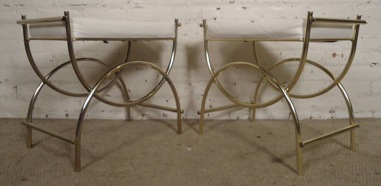 Vintage sculpted brass based ottoman by Koch Originals featuring tufted white vinyl upholstery. Nice polished brass frames with soft cushioning.

Two in stock.

(Please confirm item location - NY or NJ - with dealer)