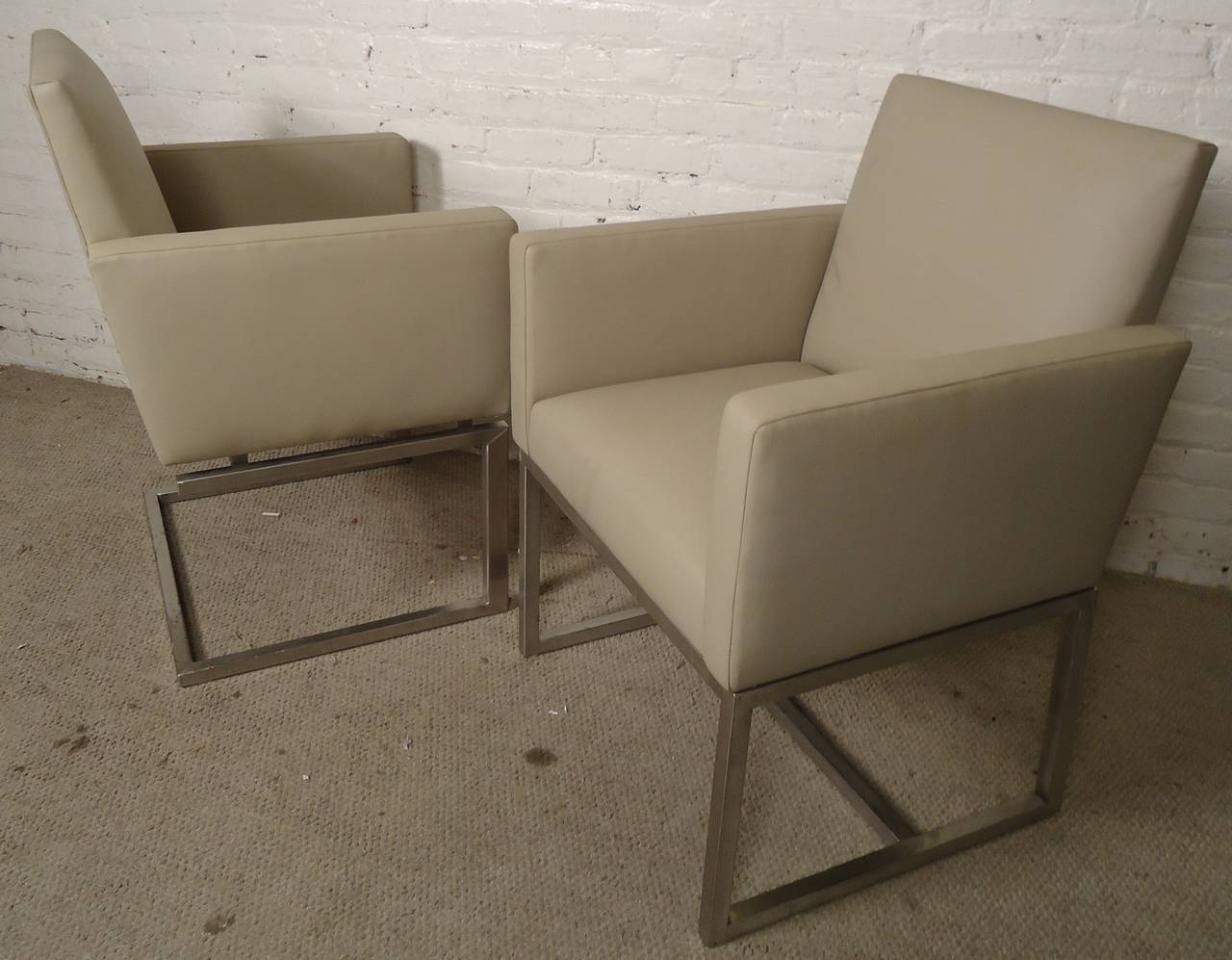 Pair of Mid-Century Milo Baughman Style Armchairs 1