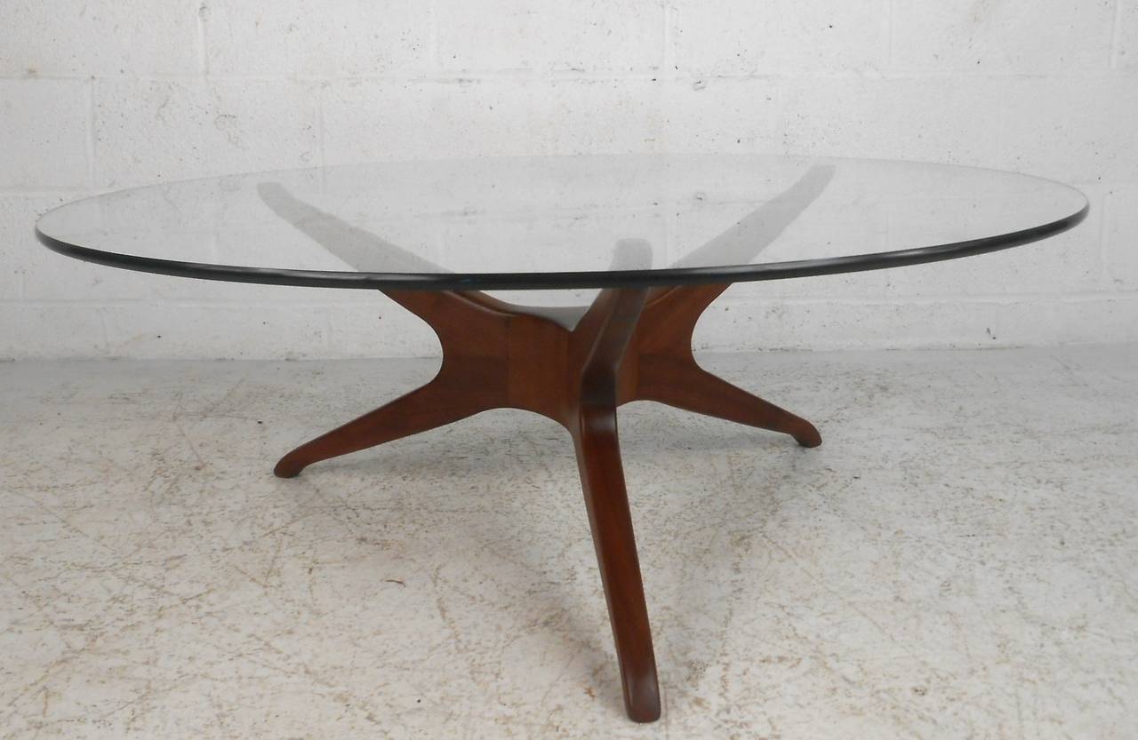 This beautiful sculpted coffee table features the unique style of Vladimir Kagan and makes the perfect addition to any mid-century interior. Sturdy and stylish this piece is a classic remnant of vintage design. Please confirm item location (NY or