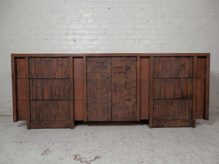 Mid-Century Modern nine drawer dresser with stunning Brutalist design in Paul Evans Style. Beautiful walnut grain chest of drawers by Lane company.

(Please confirm item location - NY or NJ - with dealer).