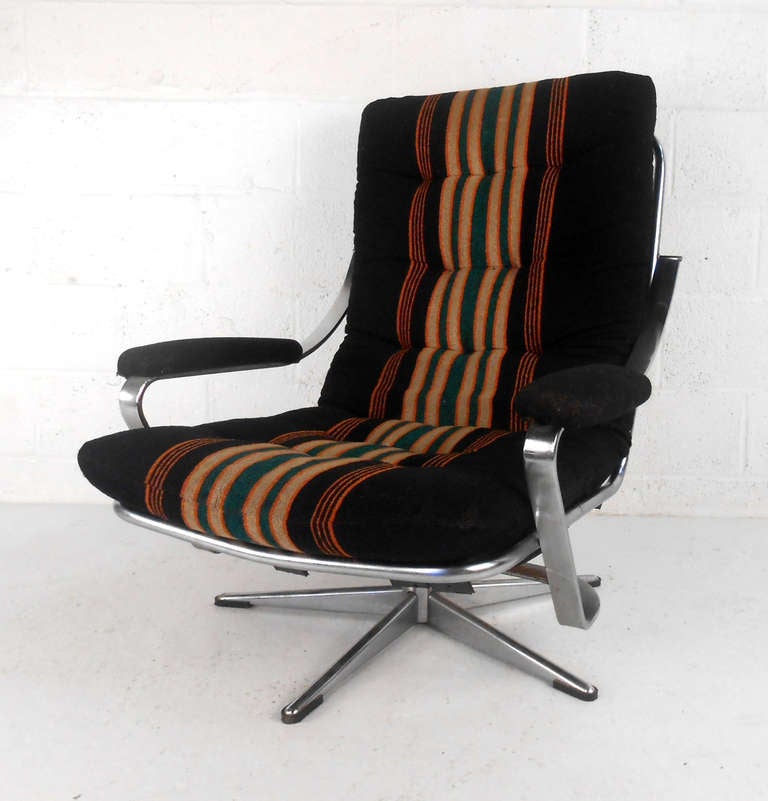Unique Mid-Century Swivel Lounge Chair
