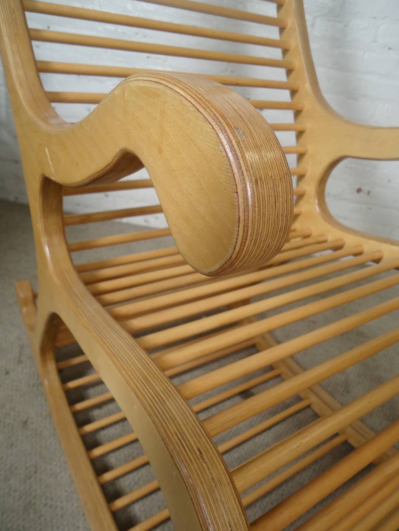 Exceptional Wood Rocking Chair In Good Condition In Brooklyn, NY