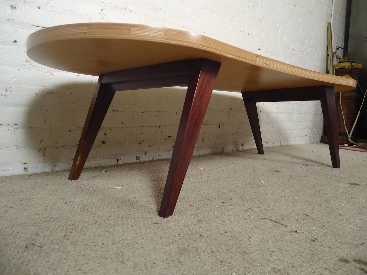 Vintage style plywood kidney shaped coffee table. Blonde finish with accenting dark stained tapered legs.

(Please confirm item location - NY or NJ - with dealer)