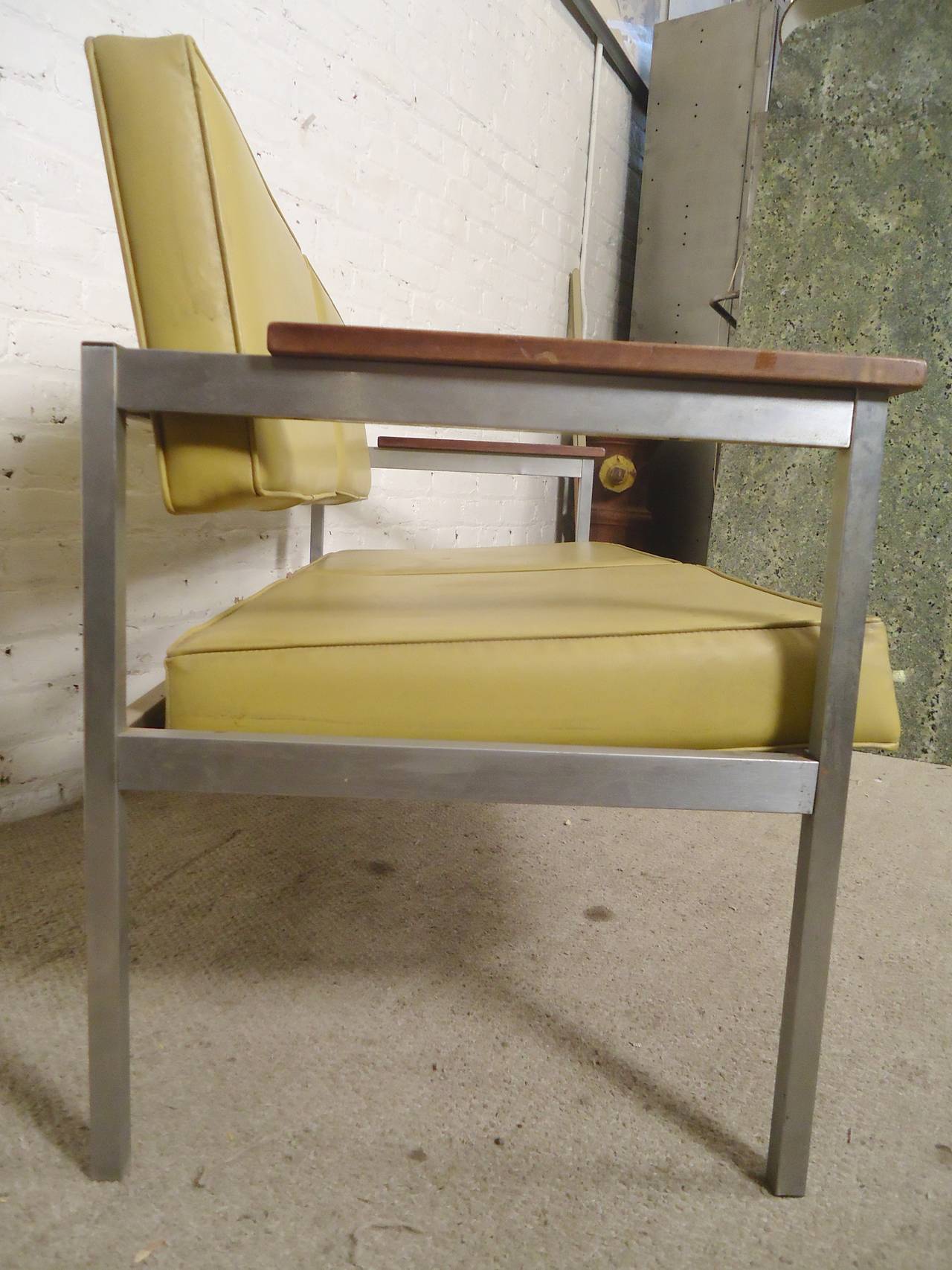Knoll Style Mid-Century Office Sofa In Good Condition In Brooklyn, NY