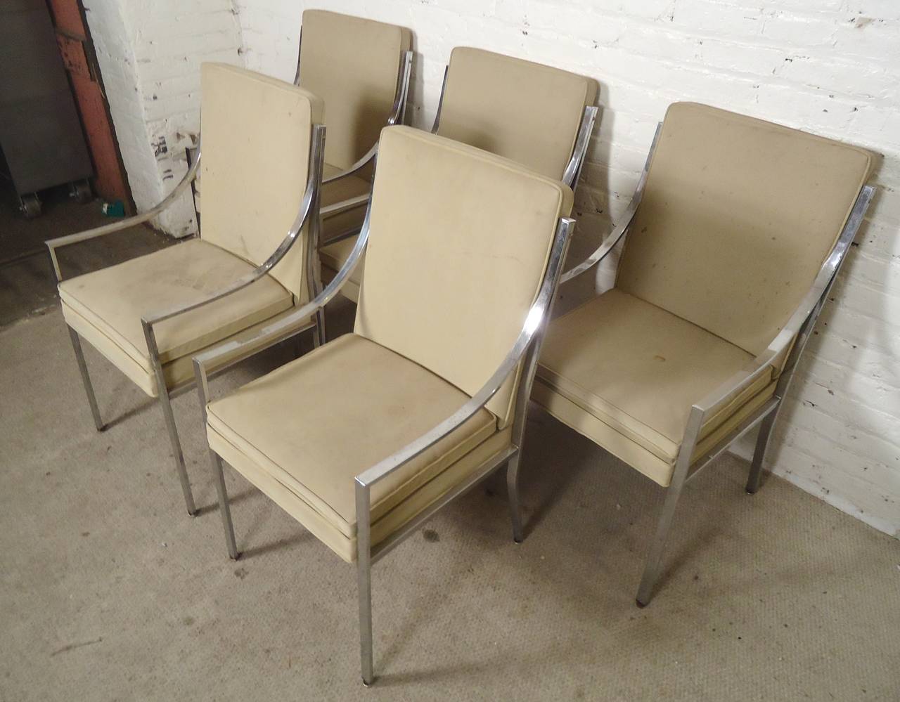Single polished chrome frame chair with swooping arms and angled back legs. Great strong form, ideal for dinning table or as a single side chair.
PRICE IS FOR SINGLE CHAIR - 5 available

(Please confirm item location - NY or NJ - with dealer)