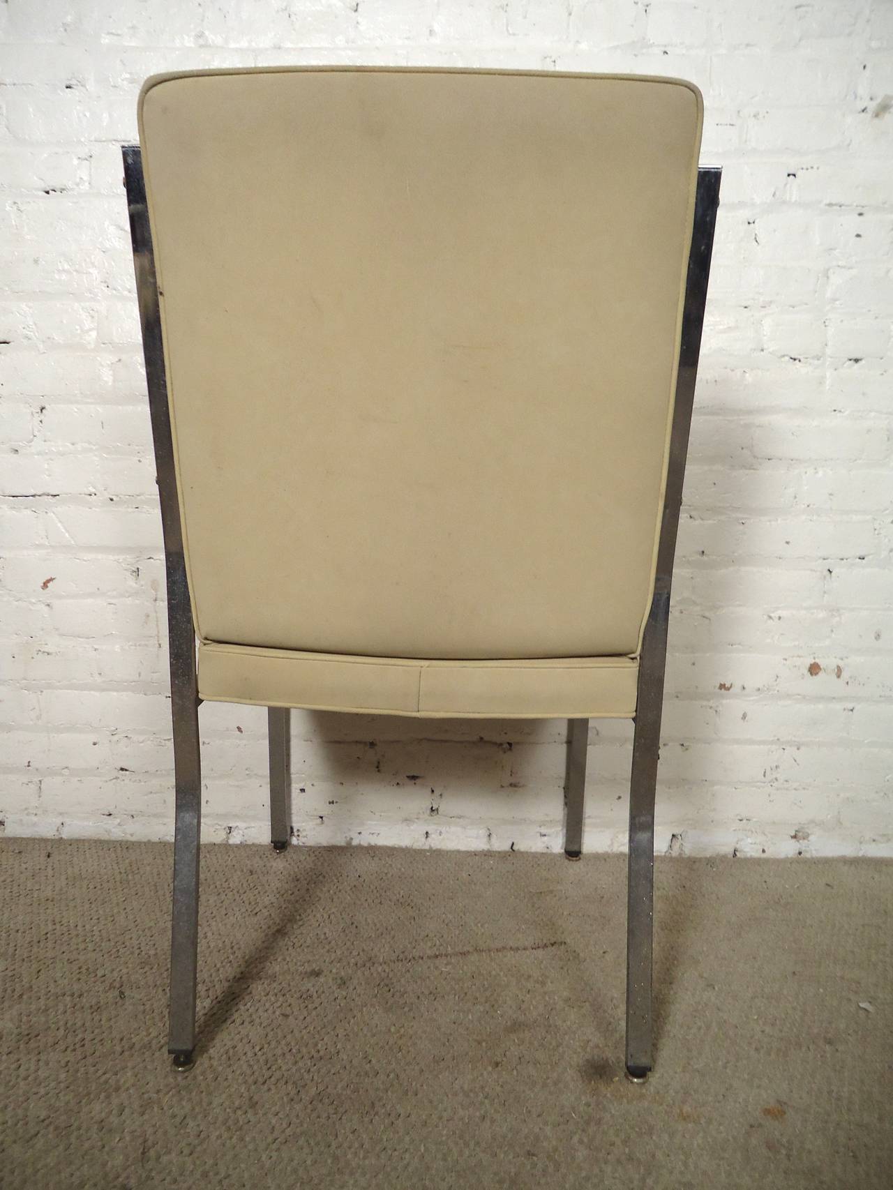 Mid-Century Modern Chrome Chairs In Good Condition In Brooklyn, NY