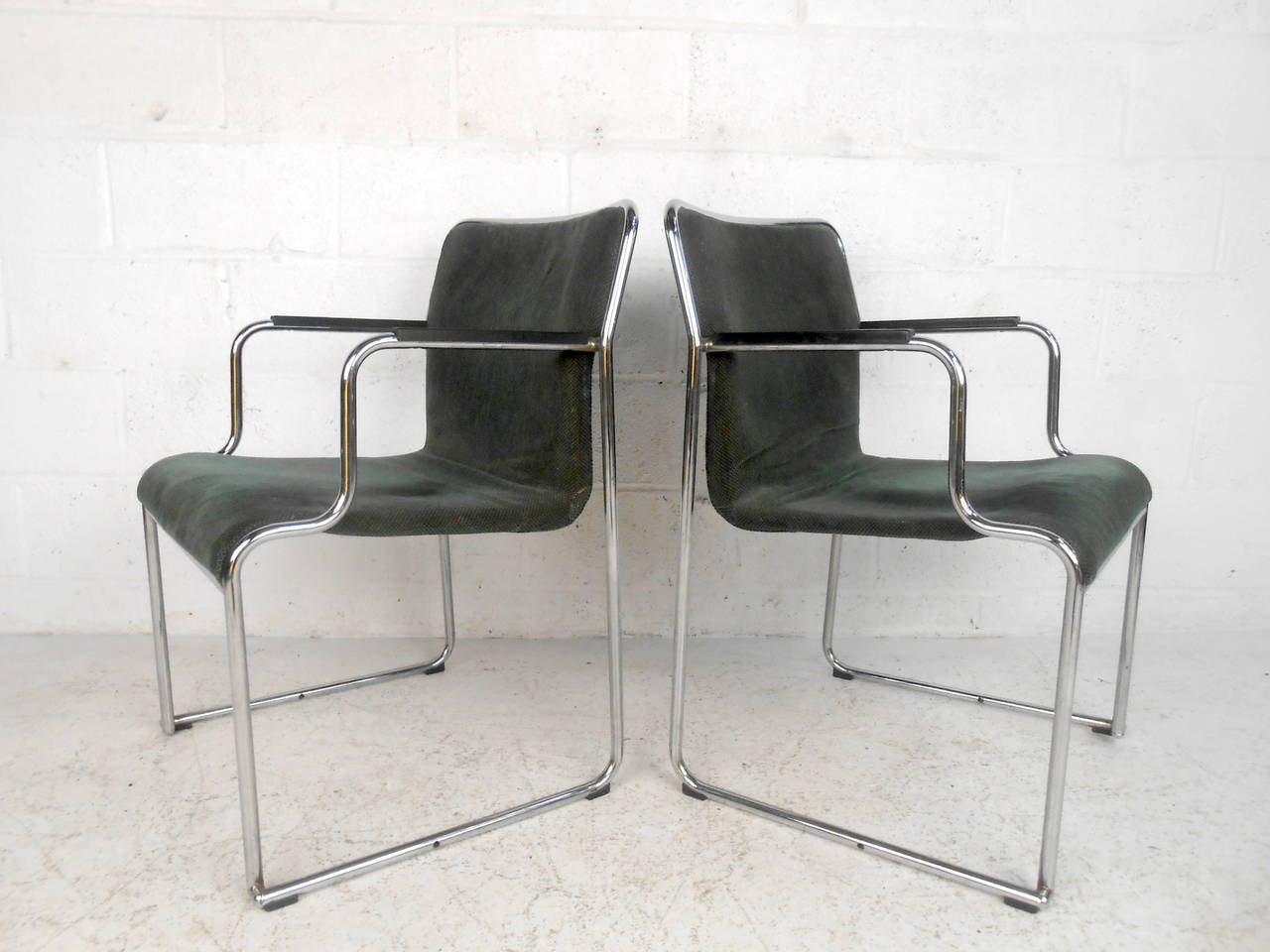 This set of four midcentury dining chairs by Stendig feature original upholstery and a sturdy chrome base which offer a modern flare to any home or office space. Perfect for dining room, kitchen, or conference room use. 

Please confirm item