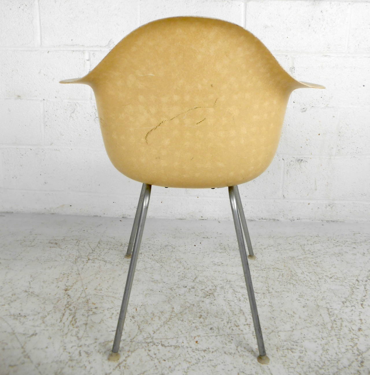 mid century fiberglass chair