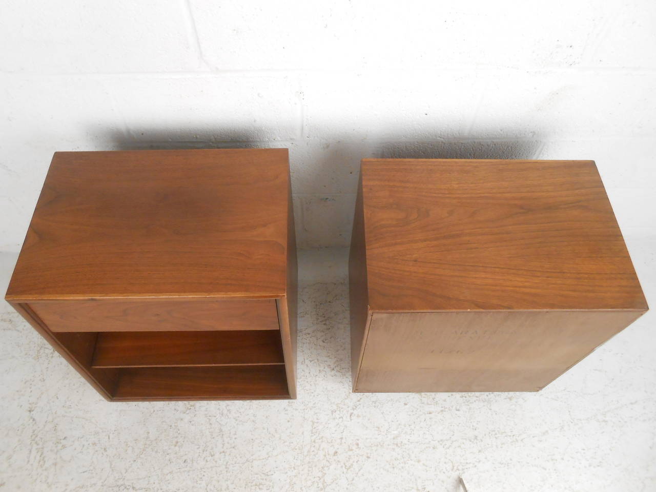 Pair of Mid-Century Modern Nightstands by Drexel 3