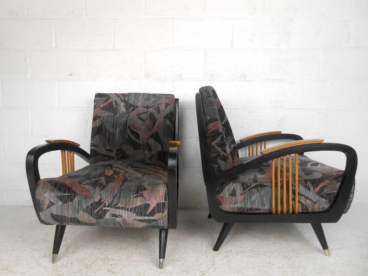 Italian Pair of Vintage Modern Sculptural Lounge Chairs For Sale