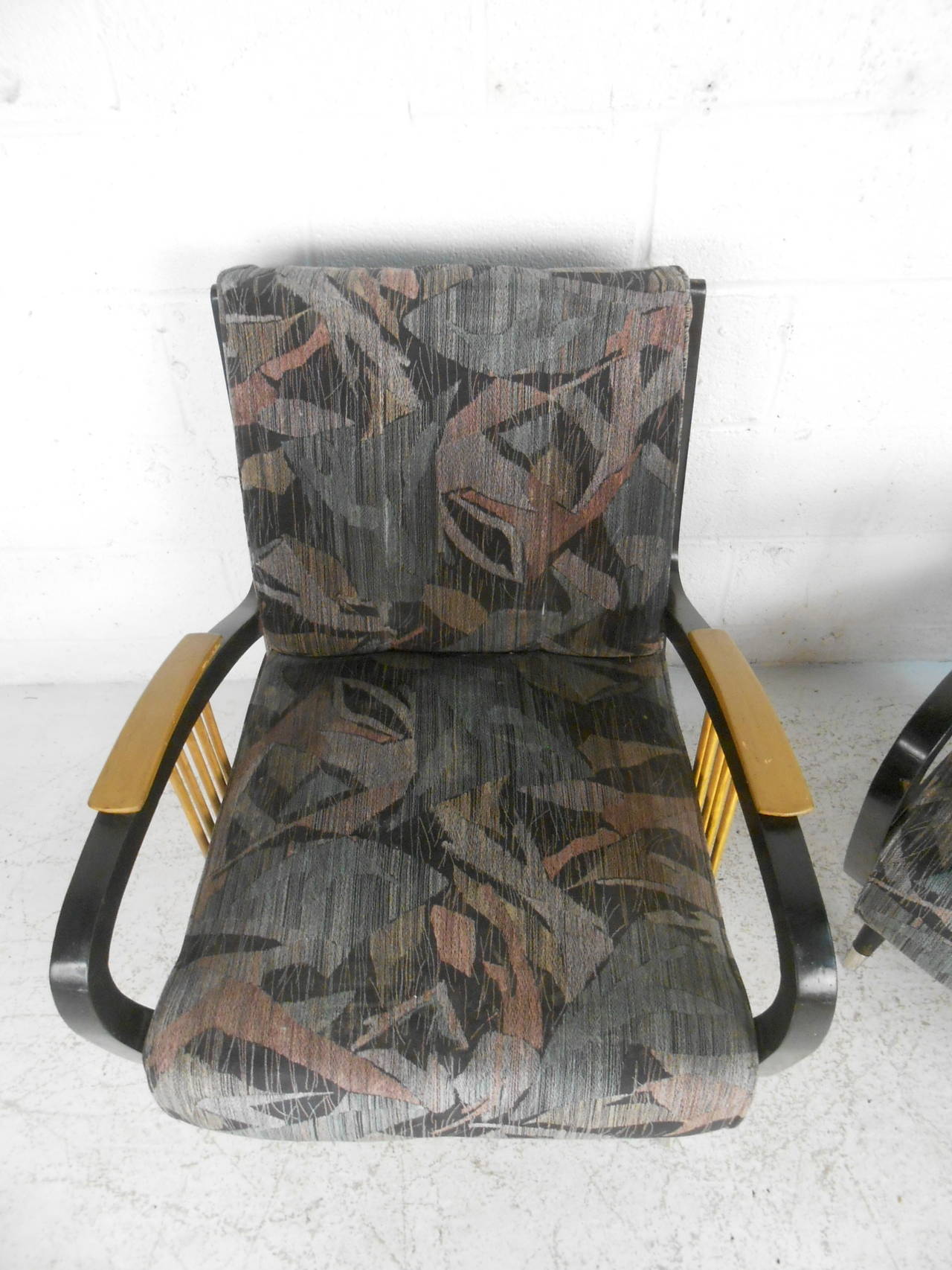 Mid-Century Modern Paire de fauteuils de salon sculpturaux modernes et vintage en vente