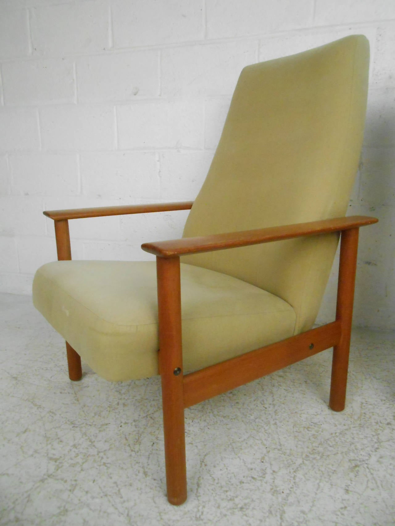 Pair of Mid-Century Modern Folke Ohlsson Style Lounge Chairs 1