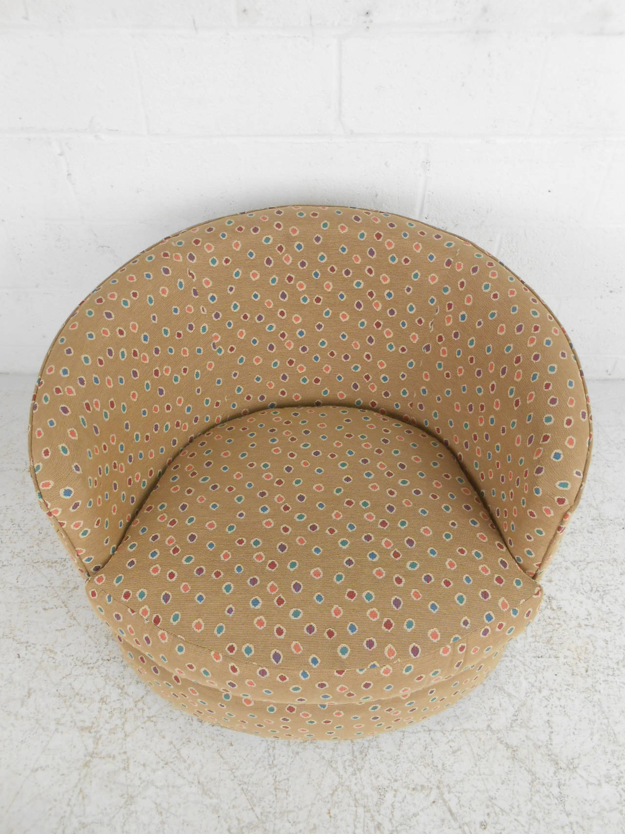 This midcentury style chair features comfortable barrel back design and swivel base. Fabric and upholstery are comfortable and clean. Please confirm item location (NY or NJ).