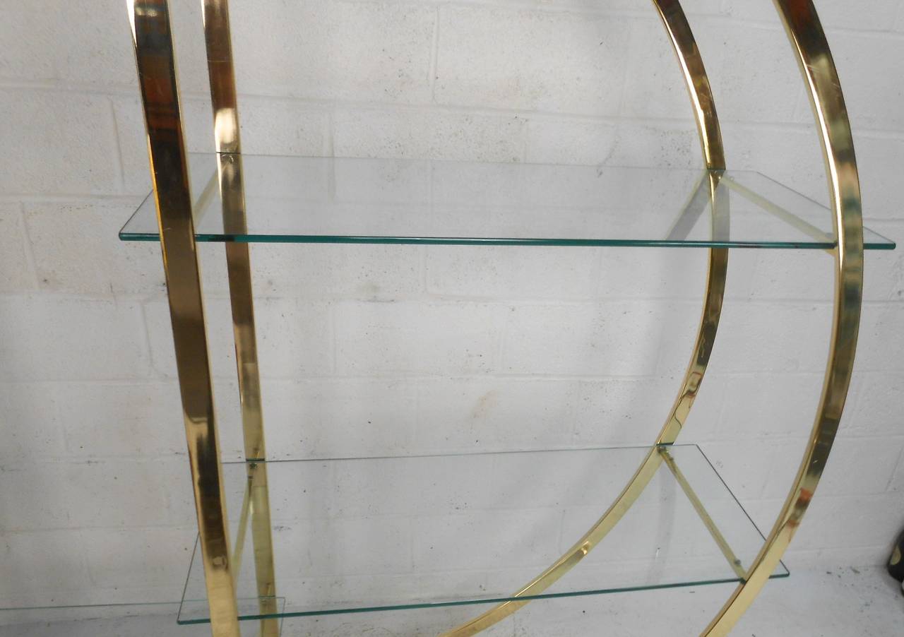 Mid-Century Modern Milo Baughman Style Brass and Glass Circular Etagere In Good Condition In Brooklyn, NY