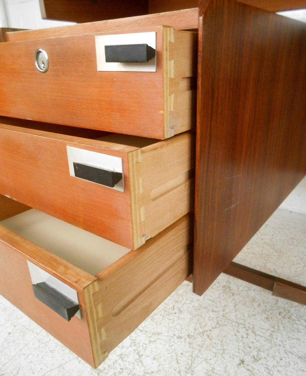 Mid-Century Modern Italian Rosewood and Teak Floating Top Executive Desk In Good Condition In Brooklyn, NY