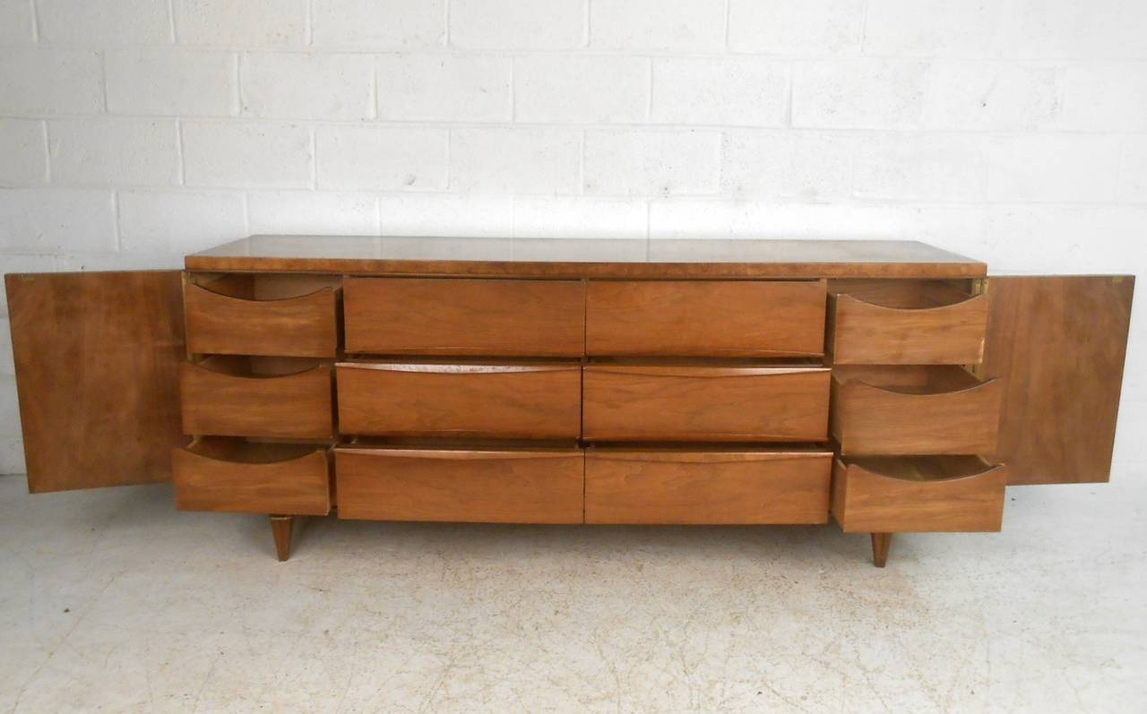 Large Mid-Century Modern Dresser by American of Martinsville In Good Condition In Brooklyn, NY