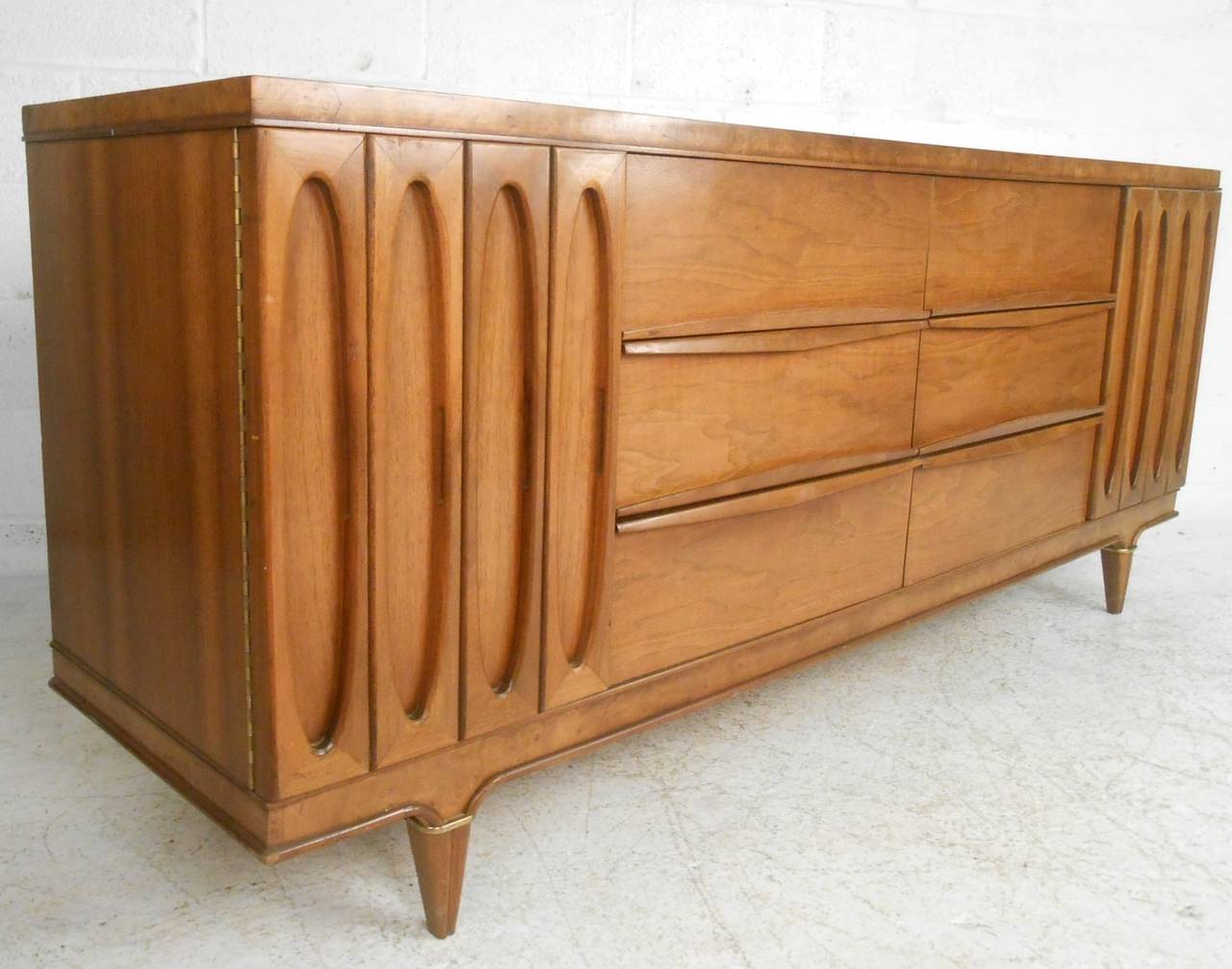 Quality Mid-Century construction by American of Martinsville combines with plenty of storage to make this a wonderful addition to any interior. Please confirm item location (NY or NJ).