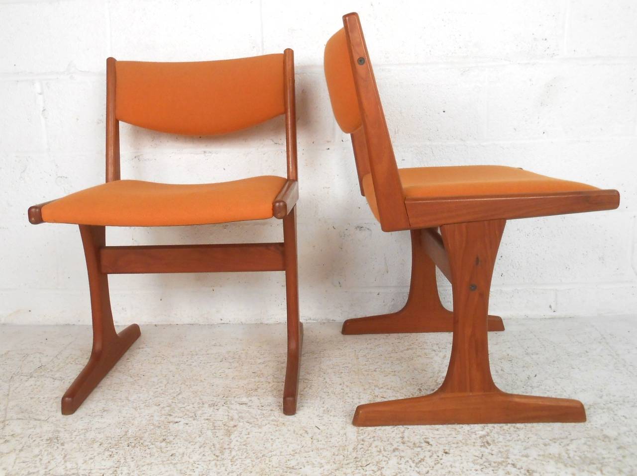 Mid-Century Modern Set of Eight Dining Chairs in Scandinavian Teak