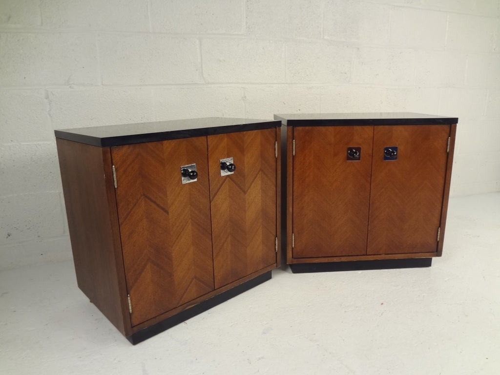 Pair of American walnut Thomasville nightstands with black laminate tops make a stylish midcentury addition to bedroom or living room. Spacious interior storage is complimented by timeless midcentury style. 
Item location: Brooklyn NY