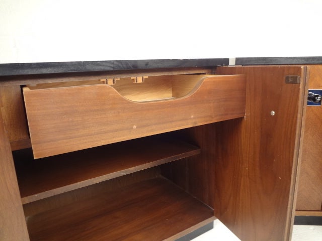 Pair of Vintage Walnut End Table Cabinets In Good Condition In Brooklyn, NY
