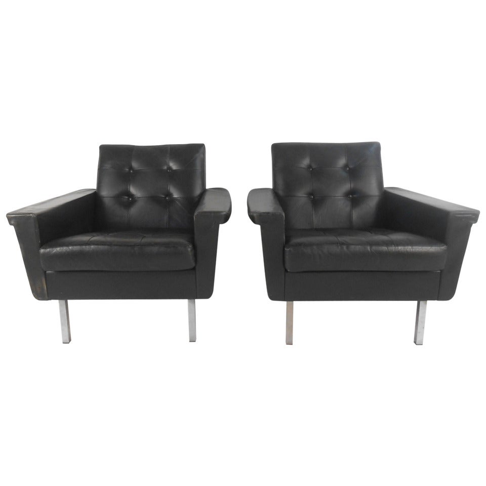 Pair of Mid-Century Modern Leather Lounge Chairs For Sale