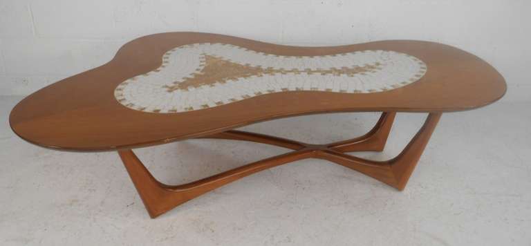 Great example of classic 1960s kidney shape coffee table with white & gold tile pattern. Please confirm item location (NY or NJ) with dealer.