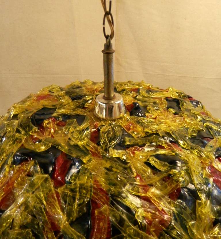 Americano Lampada a sospensione a strisce di lucite colorata in vendita