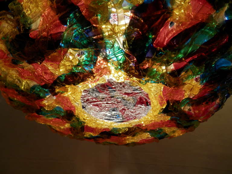 Lampada a sospensione a strisce di lucite colorata in vendita 1