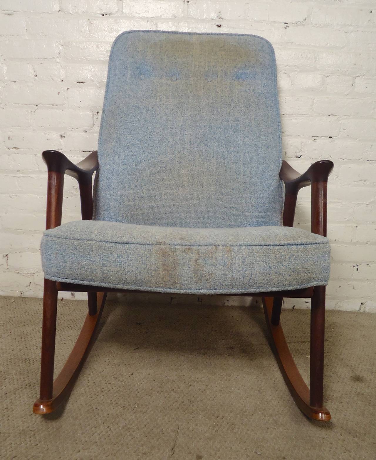 Gorgeous vintage modern rocking chair designed by Ingmar Relling. Great stylish lines, sculpted teak frame, slightly tufted back. Beautiful design by a renowned Mid-Century Furniture maker. Comfortable and chic.

(Please confirm item location - NY