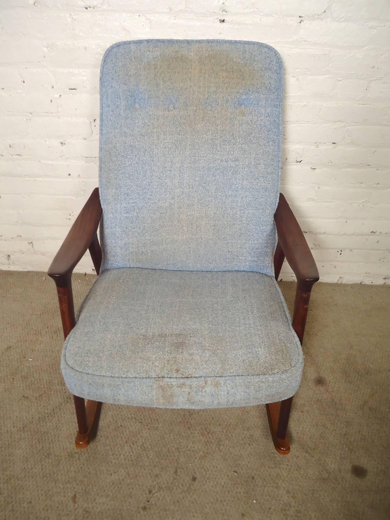 om wood rocker