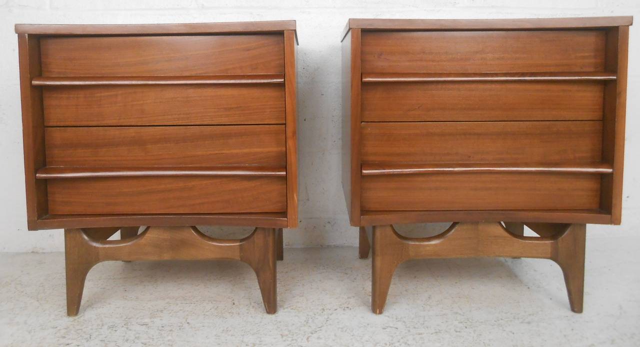 Pair of Mid-Century curved front walnut nightstands by Young Mfg. Co. Please confirm item location (NY or NJ) with dealer.