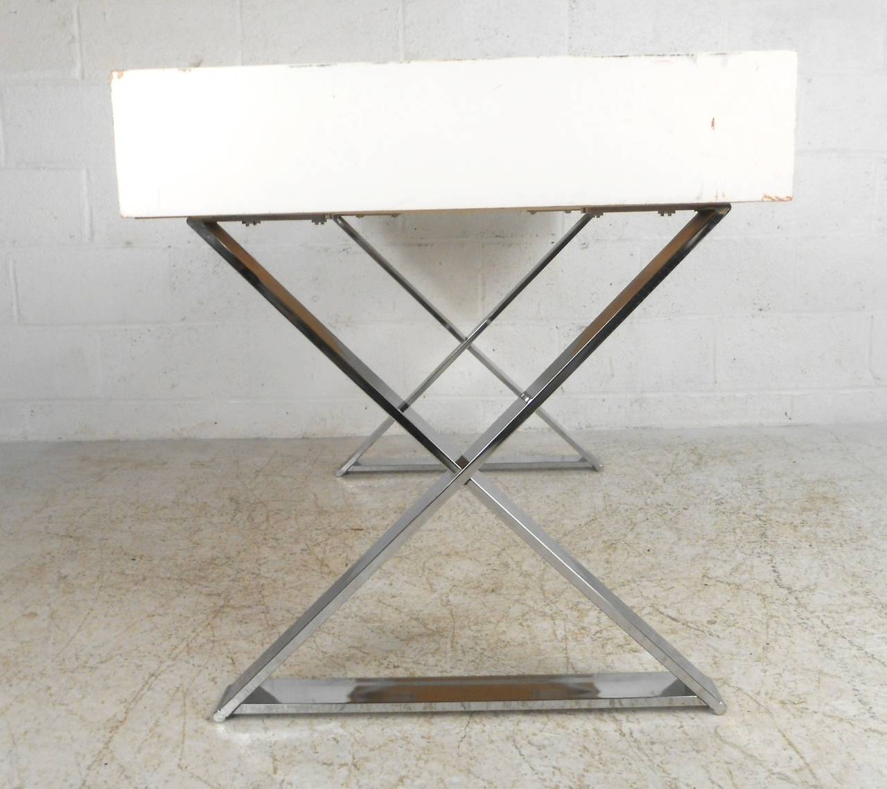 Mid-Century Modern Vintage Campaign Desk in the Style of Milo Baughman For Sale