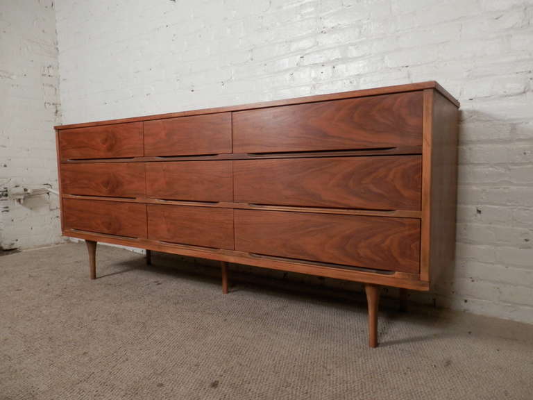 Simple Mid-Century Modern Dresser 3