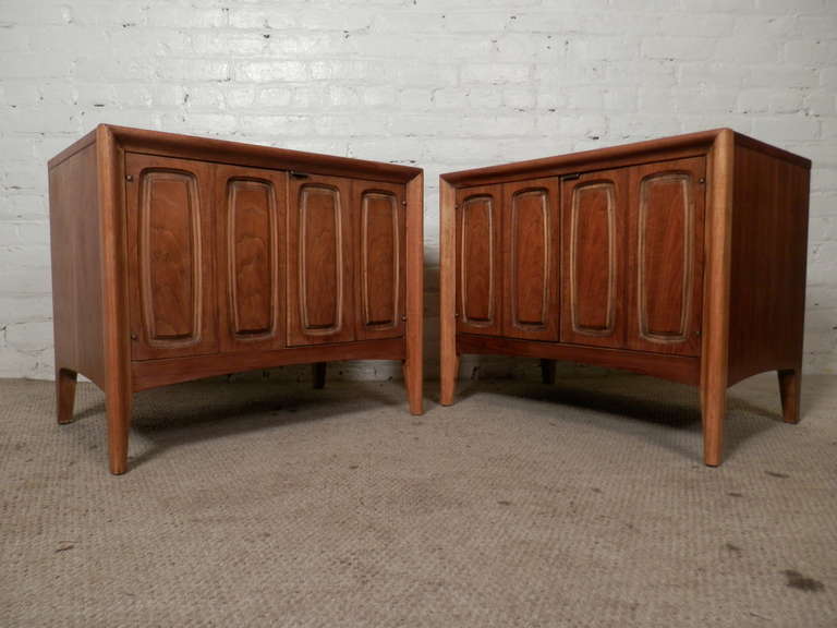 Attractive Mid-Century Modern nightstands with inside storage. Features nice walnut grain with golden oak trim, carved relief pattern on doors and clean lines.
Used as bedside or sofa side tables.

(Please confirm item location - NY or NJ - with