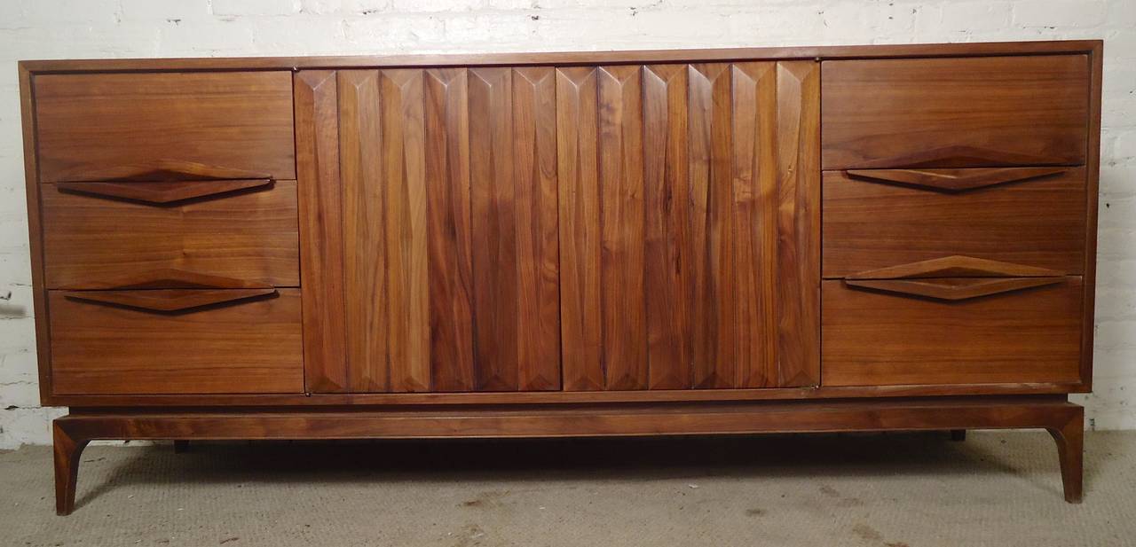 Long vintage sideboard with nine drawers and beautifully sculpted front. Attractive 