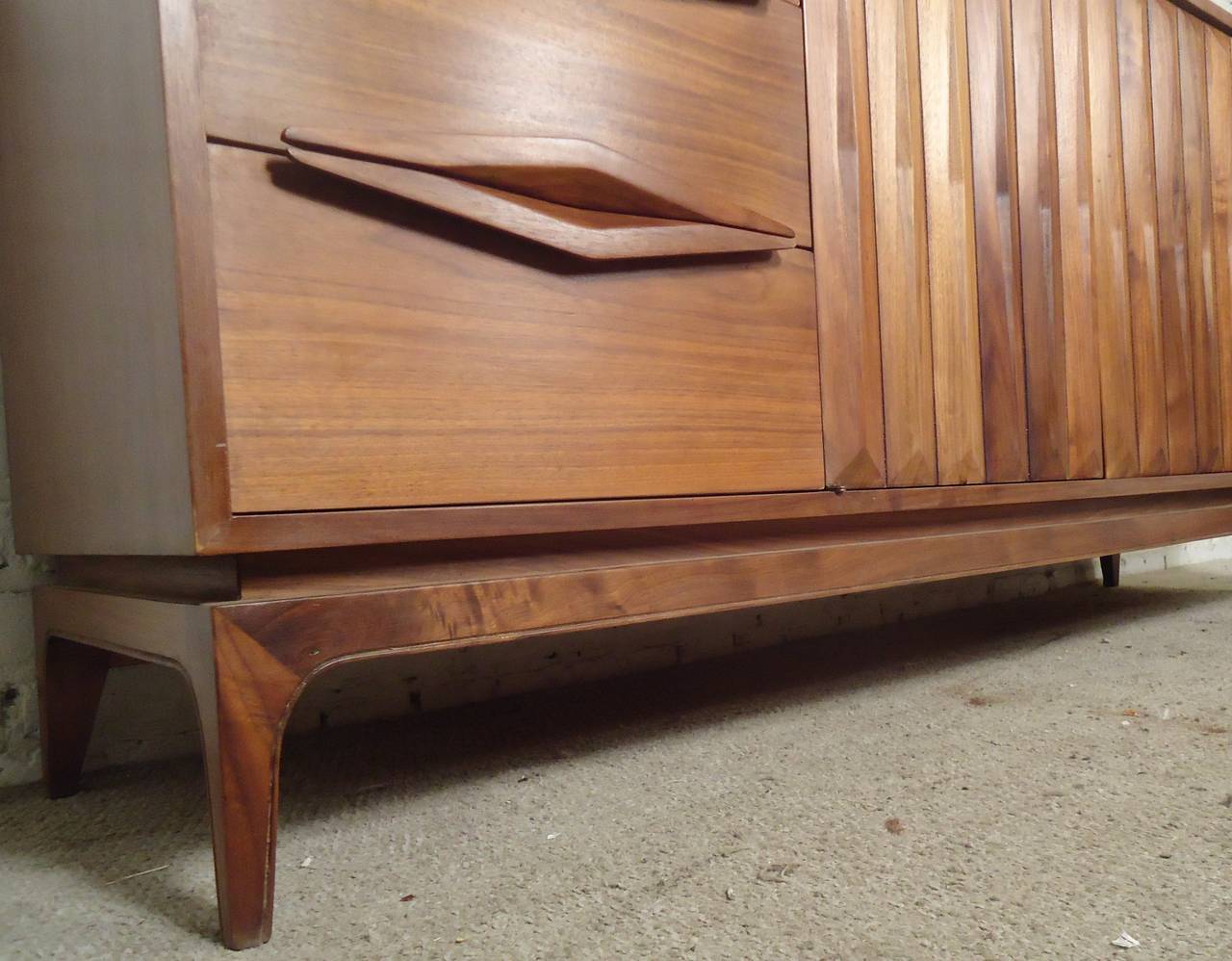 Nine-Drawer Mid-Century Sculpted Front Dresser 1