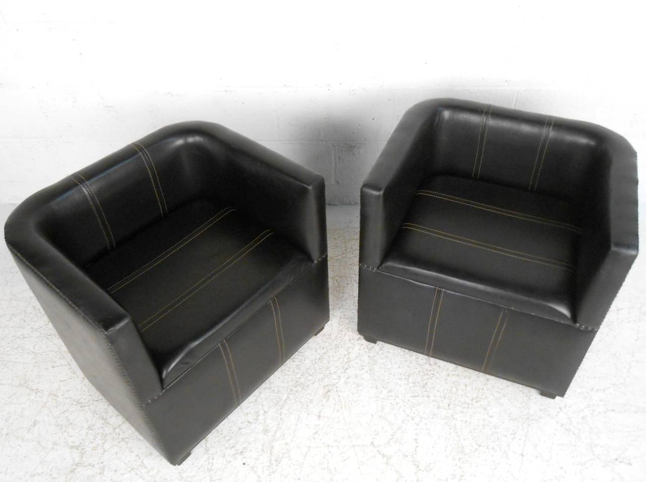 Pair of Mid-Century Modern Style Leather Club Chairs For Sale 2