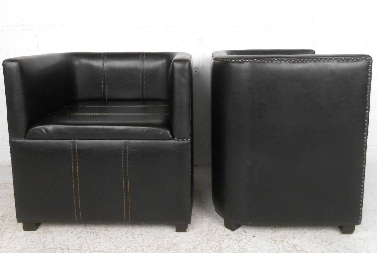 Pair of Mid-Century Modern Style Leather Club Chairs In Good Condition For Sale In Brooklyn, NY