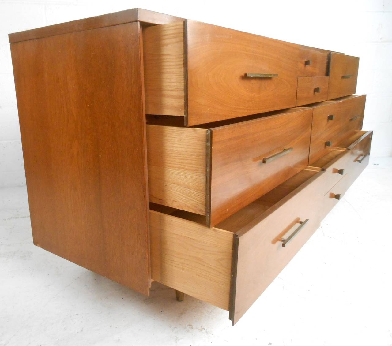 Unique Mid-Century Modern Ten-Drawer Dresser by John Stuart In Good Condition In Brooklyn, NY