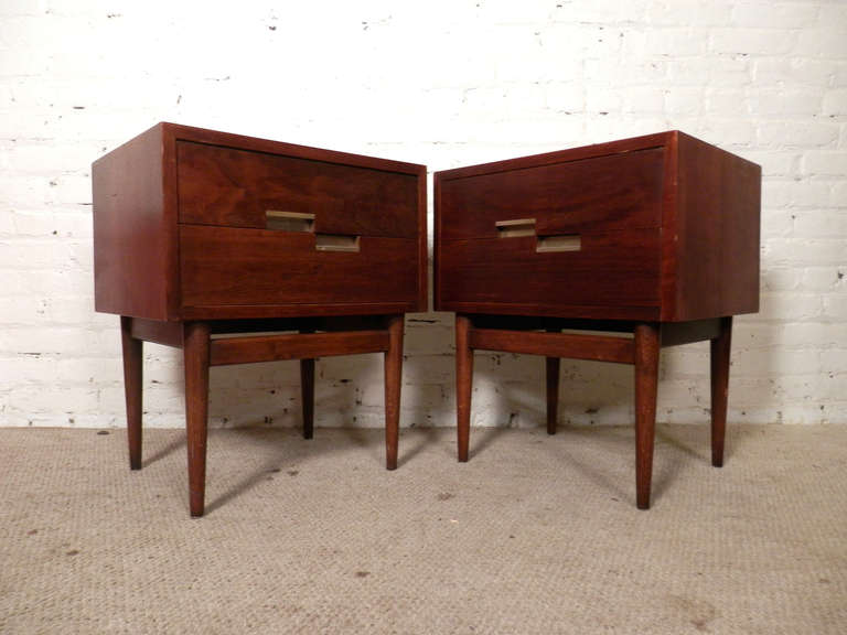 Pair of mid-century nightstands by American Of Martinsville. Featuring long pencil legs, aluminum offset drawer pulls and appealing metal star inlays on top.

(Please confirm item location - NY or NJ - with dealer)