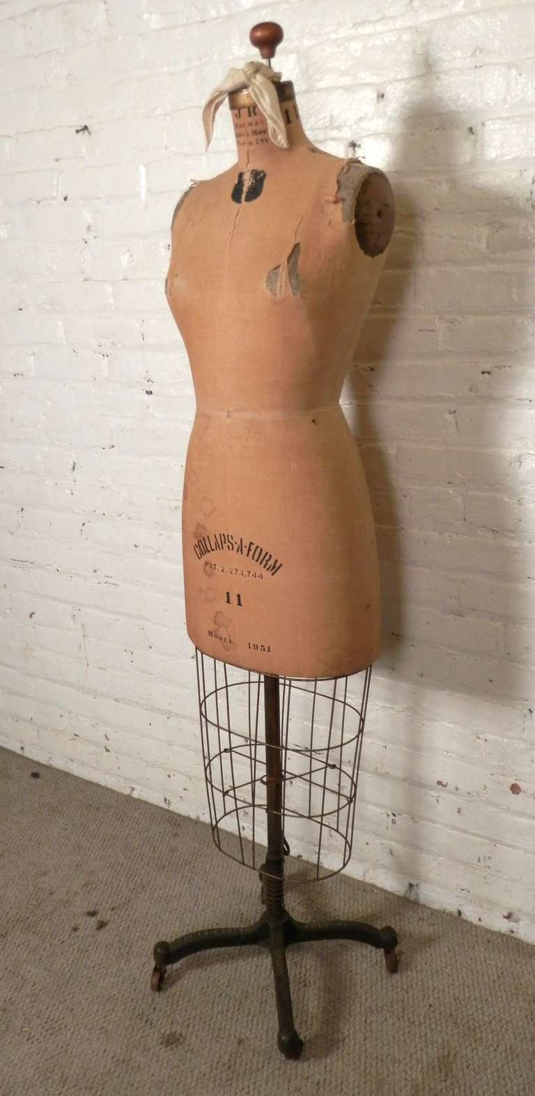 Vintage dress form from New York company Collaps-A-Form, made in 1951. Body has nice age to it, but still retains original tags and patent information. On casters for easy mobility.

(Please confirm item location - NY or NJ - with dealer)