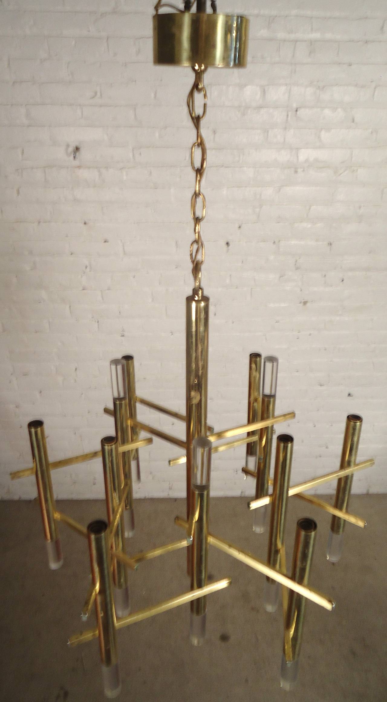 Beautiful Mid-Century Brass and Lucite Chandelier by Gaetano Sciolari In Good Condition In Brooklyn, NY