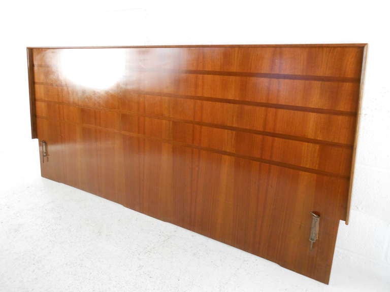 This beautiful headboard is the perfect addition to any mid-century bedroom. Please confirm item location (NY or NJ). 