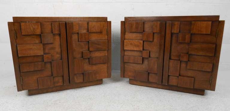 Pair of walnut nightstands with fixed half-shelf. Please confirm item location (NY or NJ) with dealer.