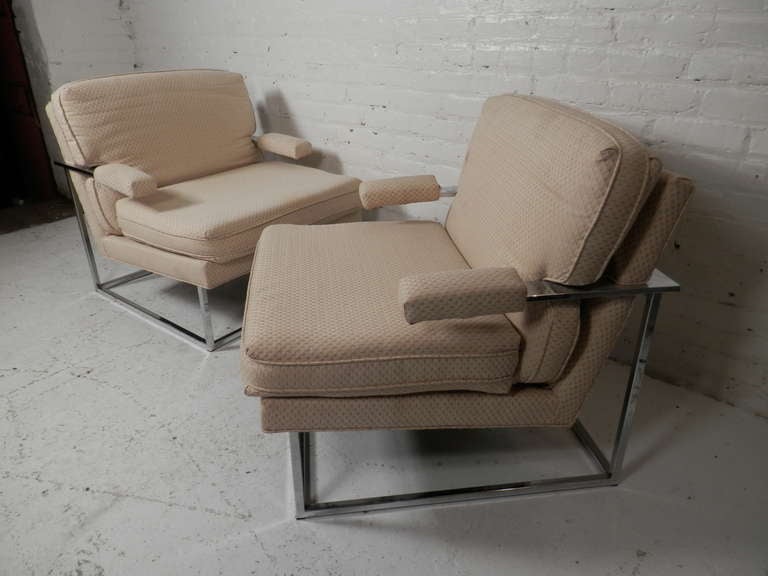 Vintage Modern Club Chairs In Good Condition For Sale In Brooklyn, NY