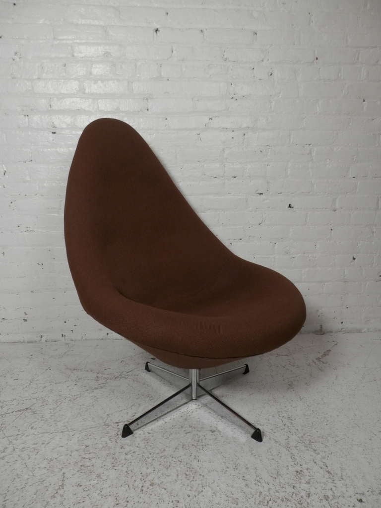 Beautiful molded high back chair mounted on four leg aluminum base. Vintage form with rounded back made in Sweden by Overman.

(Please confirm item location - NY or NJ - with dealer)
