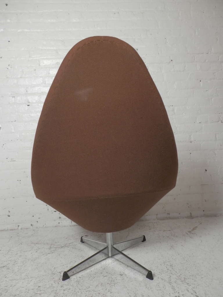 Mid-Century Modern Egg Shape Swivel Chair By Overman
